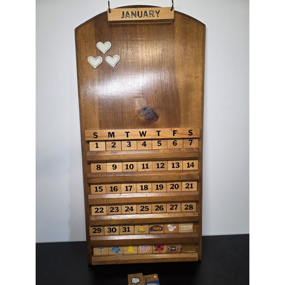 Vintage  Wooden Perpetual Country Kitchen Calendar W/wooden Tiles.
